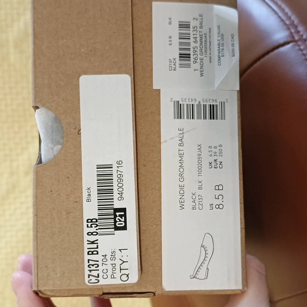 ๐ Coach Black Genuine Leather Grommet Flats - Picture 8 of 9